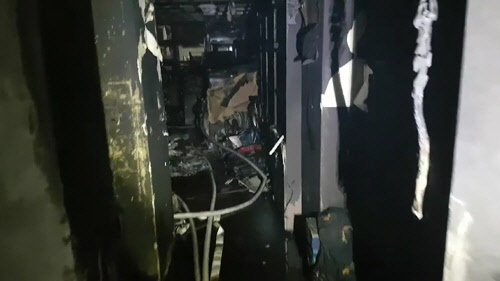 19일 오후 10시 7분께 부산 중구의 14층짜리 오피스텔 건물 6층에서 불이 났다. <부산 중부소방서 제공>